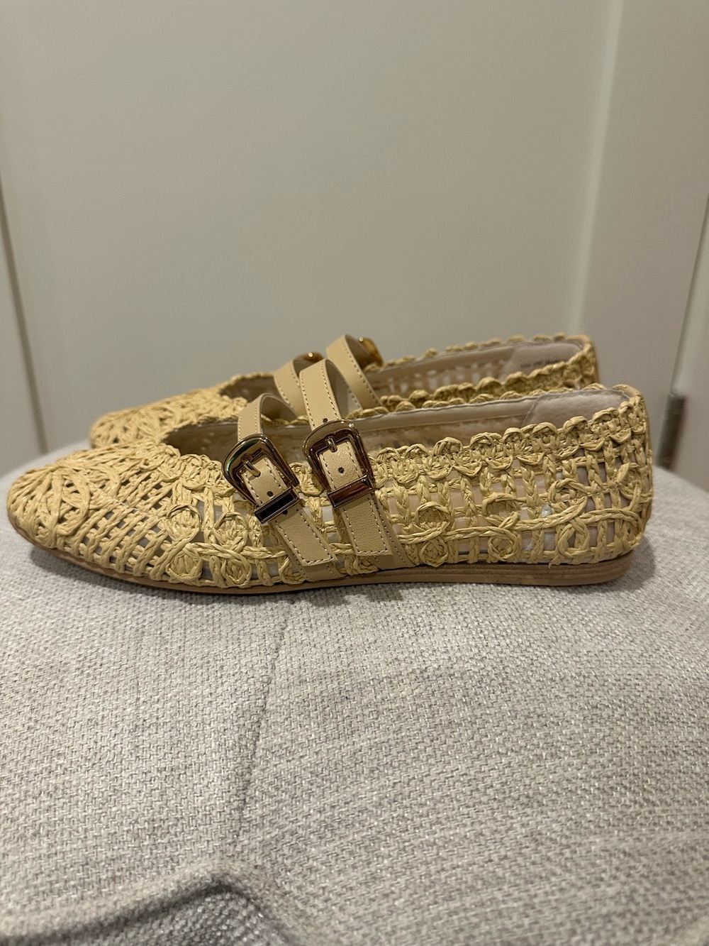 Dolce Vita size 8 wide floral raffia Mary Jane flats with double strap